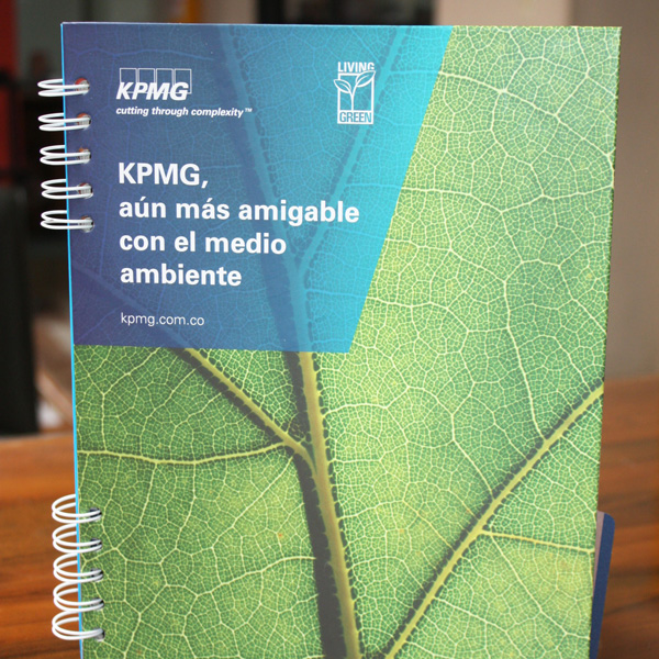 <span class='amarillo'>Cuadernos,</span> agendas y libros